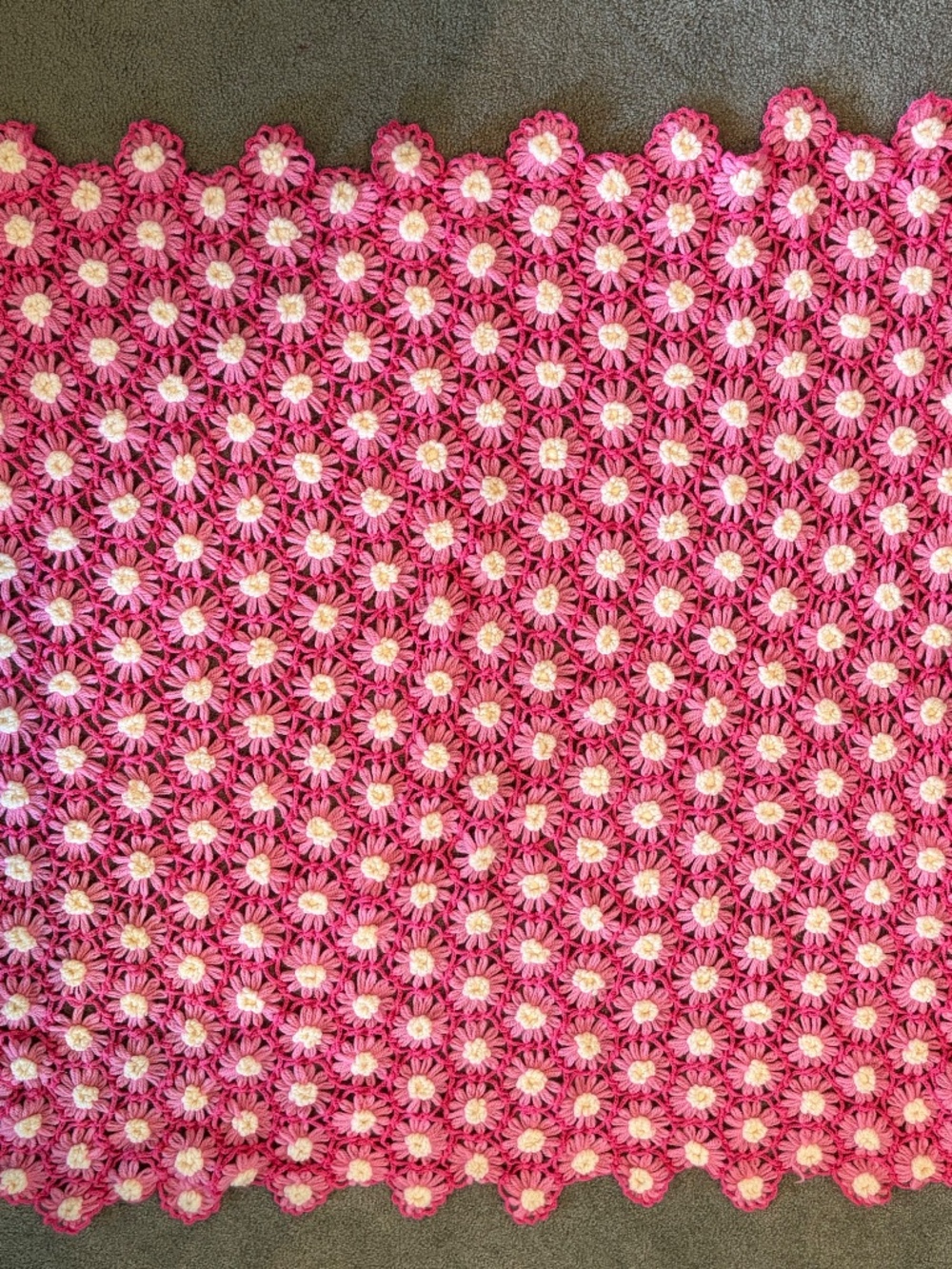 Vintage 1970s 3D Daisy Crochet Afghan Blanket Throw Pink Maximalist Retro 52x52 - Picture 3 of 8